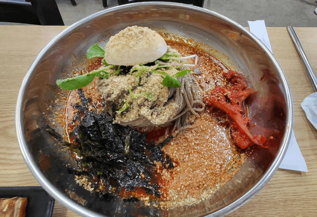 오가네 막국수의 명태회 막국수